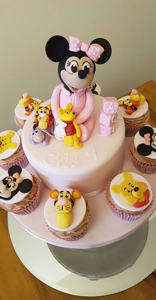 minnie mouse birthday cake and cupcakes
