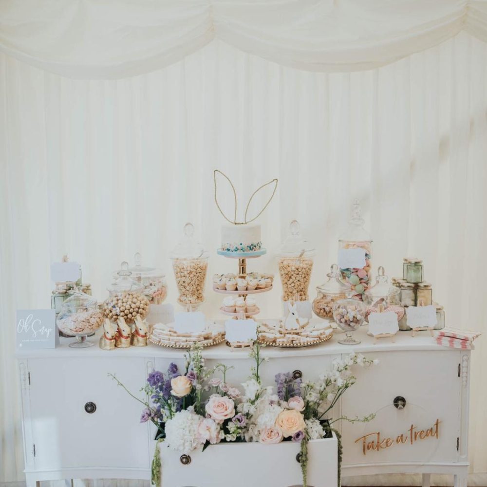 Elegant wedding sweetie table